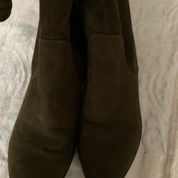 Aldo’s woman’s over the knee olive color microsuede boots size 7.5 - Picture 10 of 16